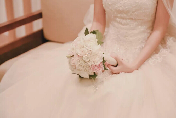 “買套實木家具，送你個老婆！你虧不虧？”
