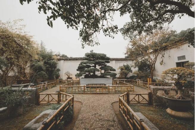 中國人的家居美學(xué)離不開實木家具的裝點